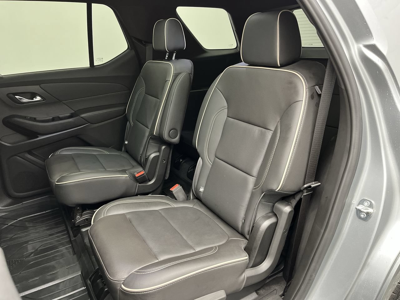 Certified 2023 Chevrolet Traverse Premier w/ LPO, Cargo Package AWD/4WD image 12