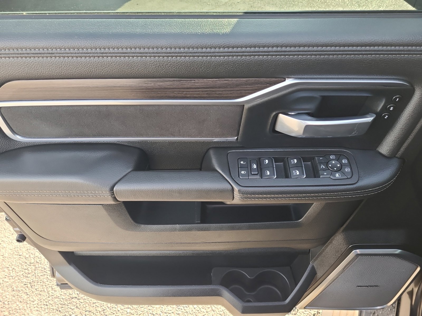 Used 2025 RAM 3500 Laramie image 14