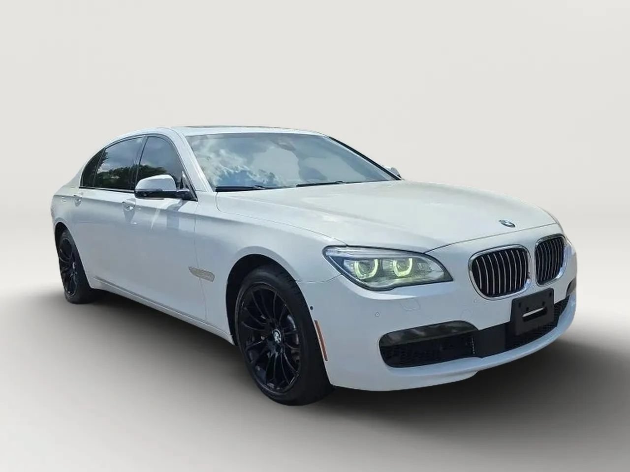 Used 2015 BMW 750Li RWD image 3