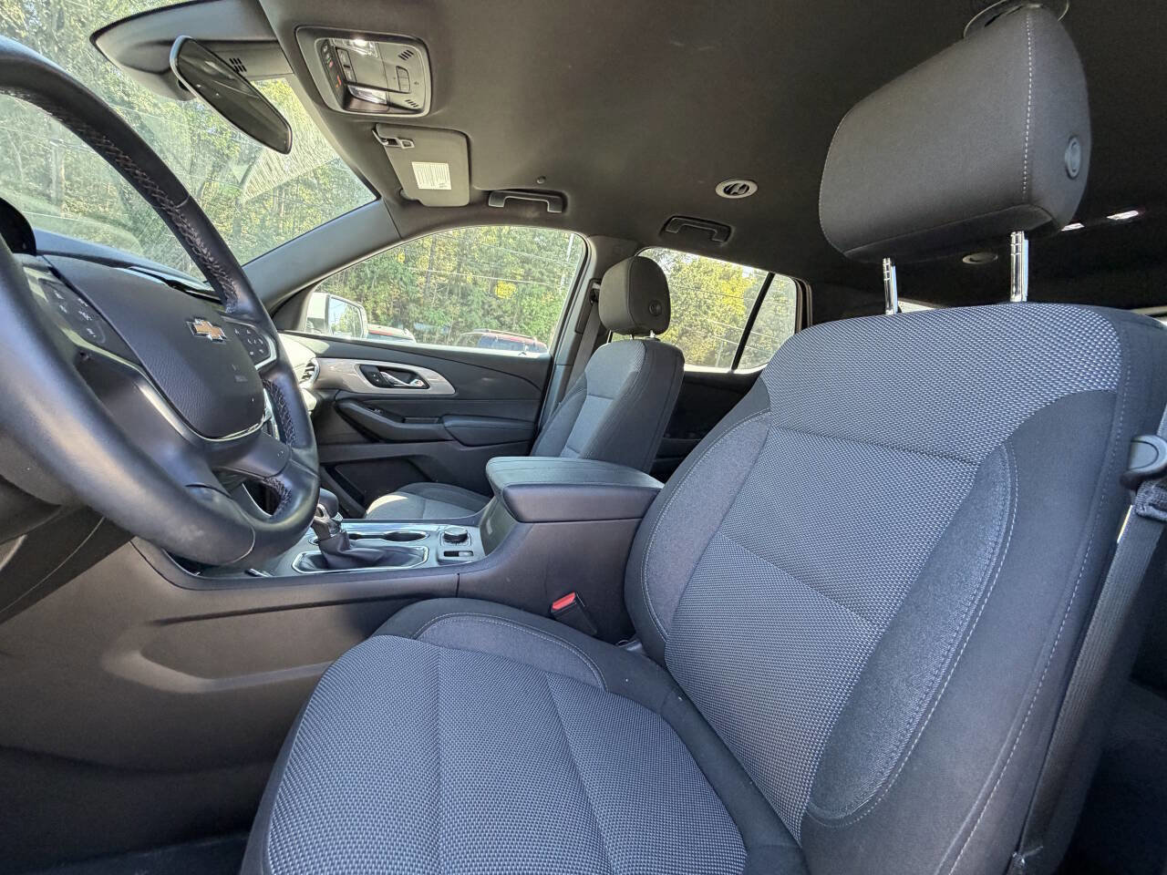 Used 2023 Chevrolet Traverse LT image 9