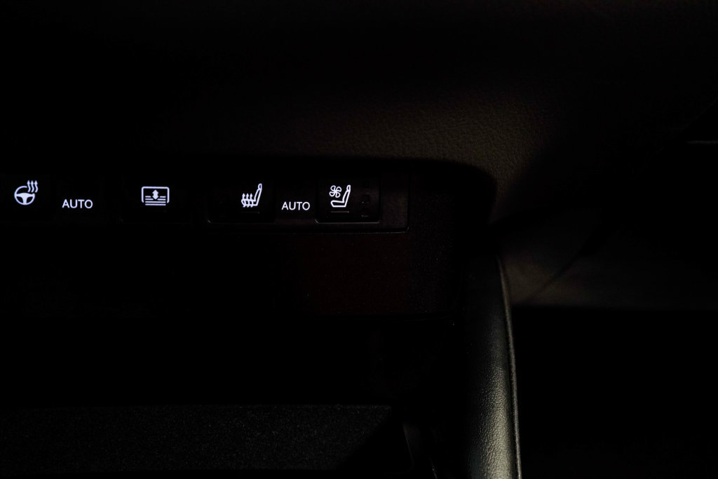 Used 2023 Lexus ES 350 F Sport w/ Accessory Package (Z2) FWD image 27