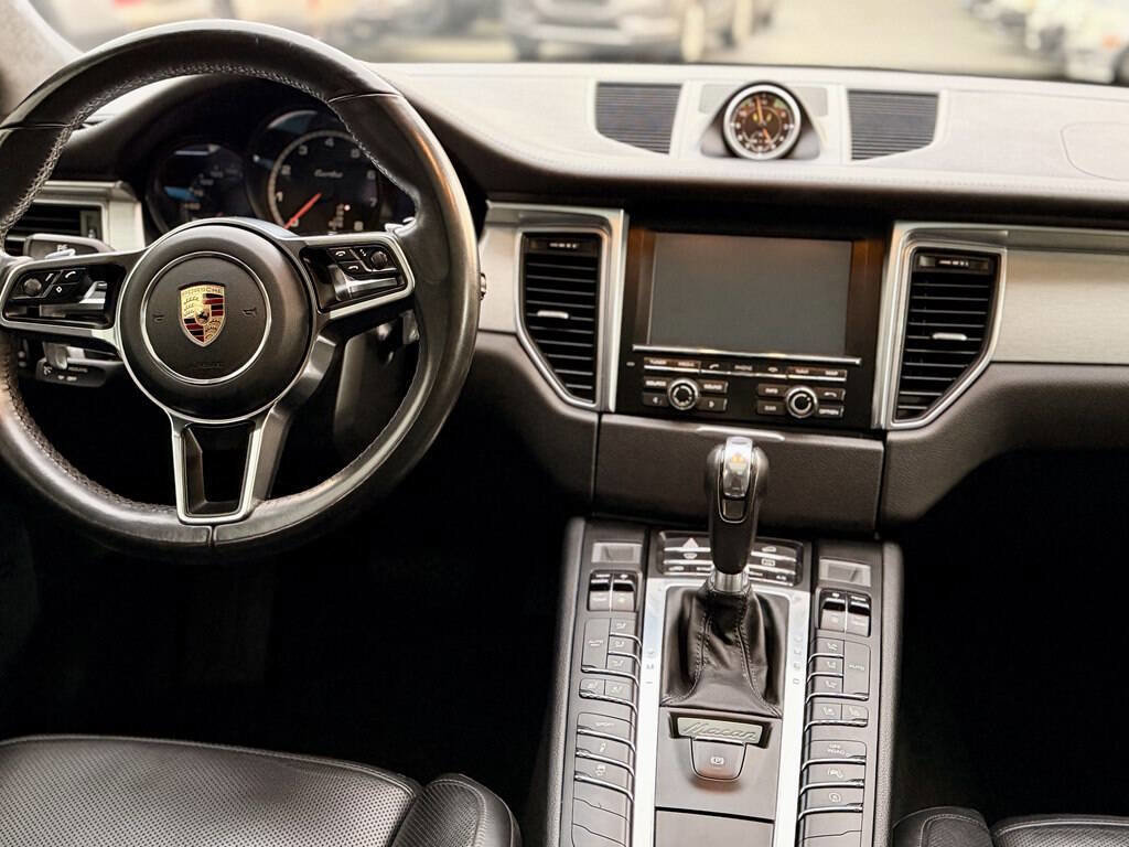 Used 2016 Porsche Macan Turbo AWD/4WD image 19