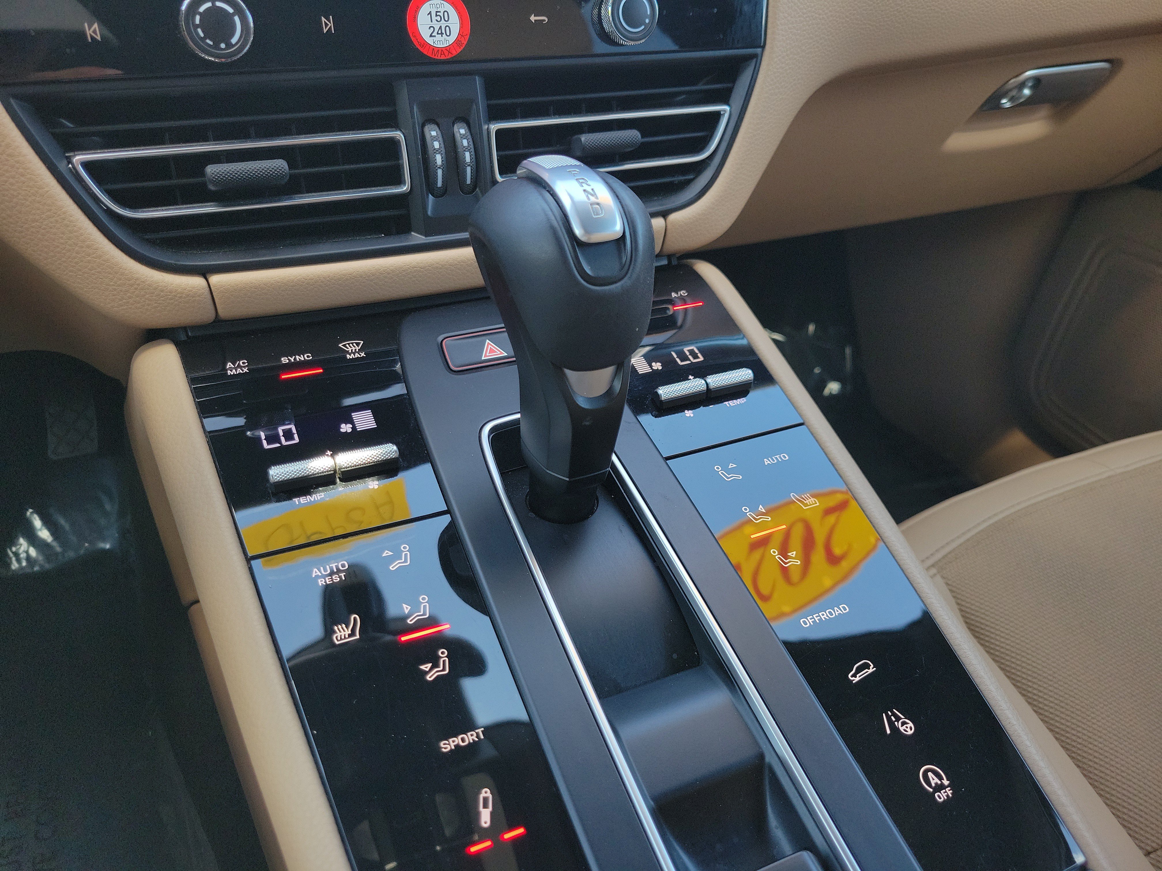 Certified 2024 Porsche Macan S AWD/4WD image 28