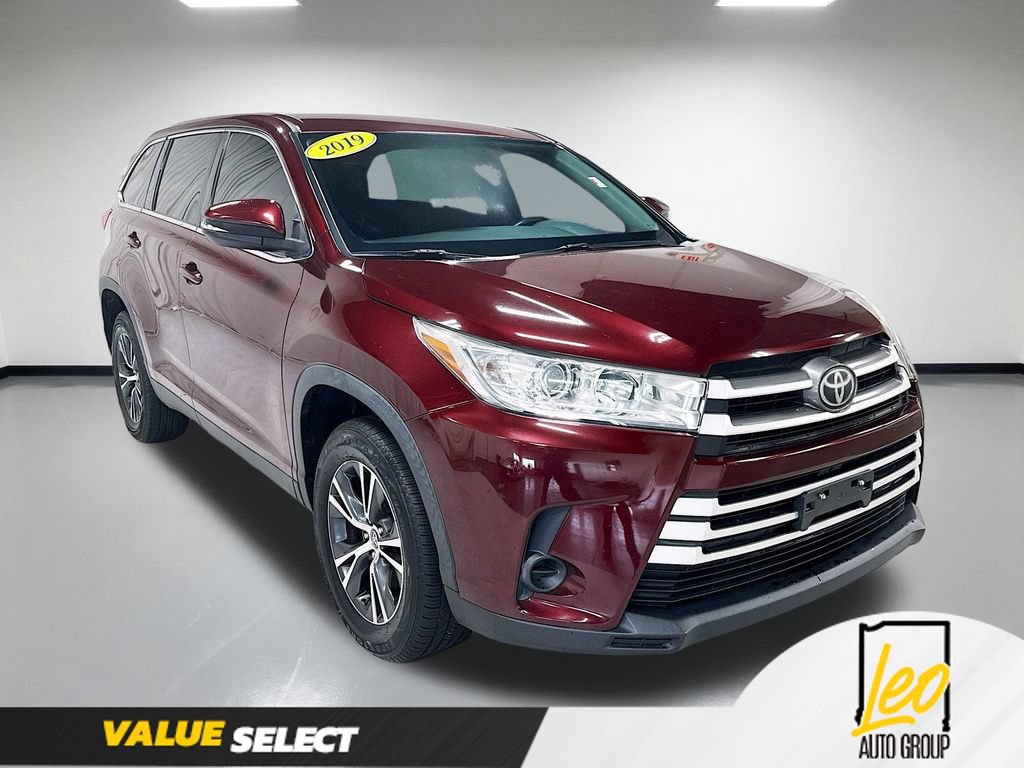 Used 2019 Toyota Highlander LE FWD image 5