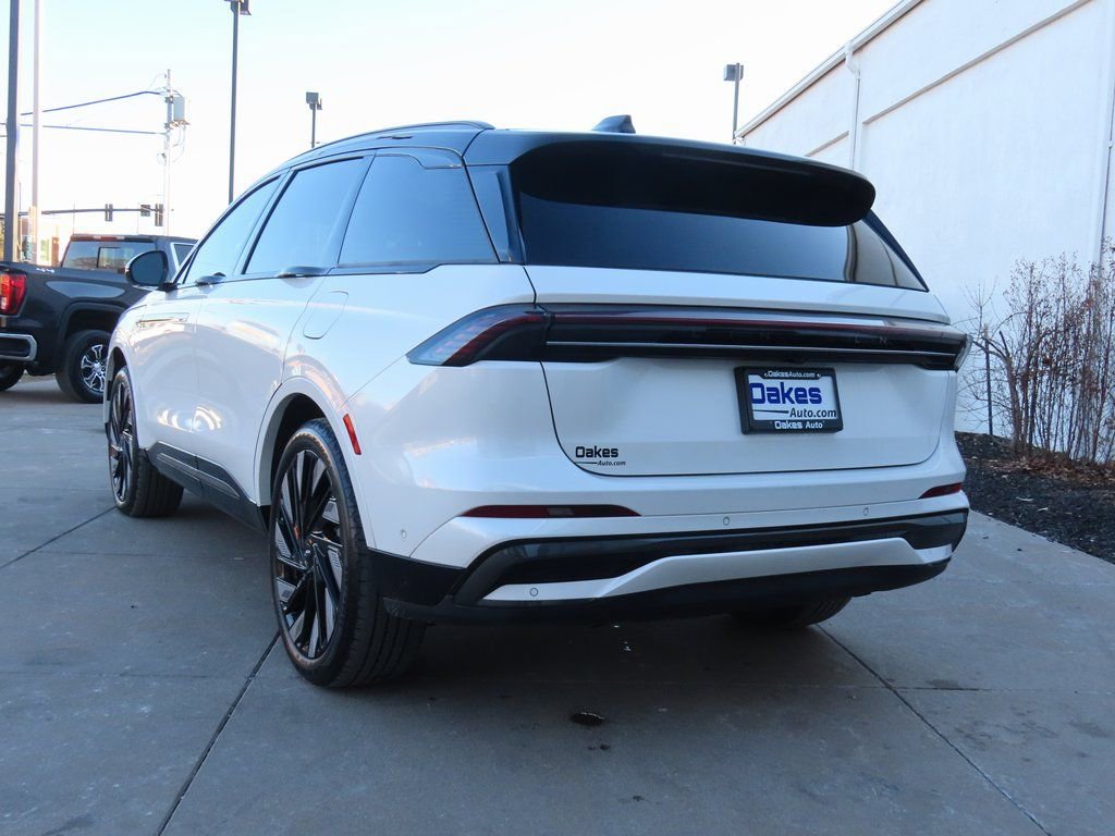 Used 2024 Lincoln Nautilus Reserve w/ Jet Appearance Package (87T) image 6