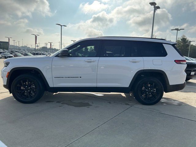Used 2025 Jeep Grand Cherokee L Altitude image 5