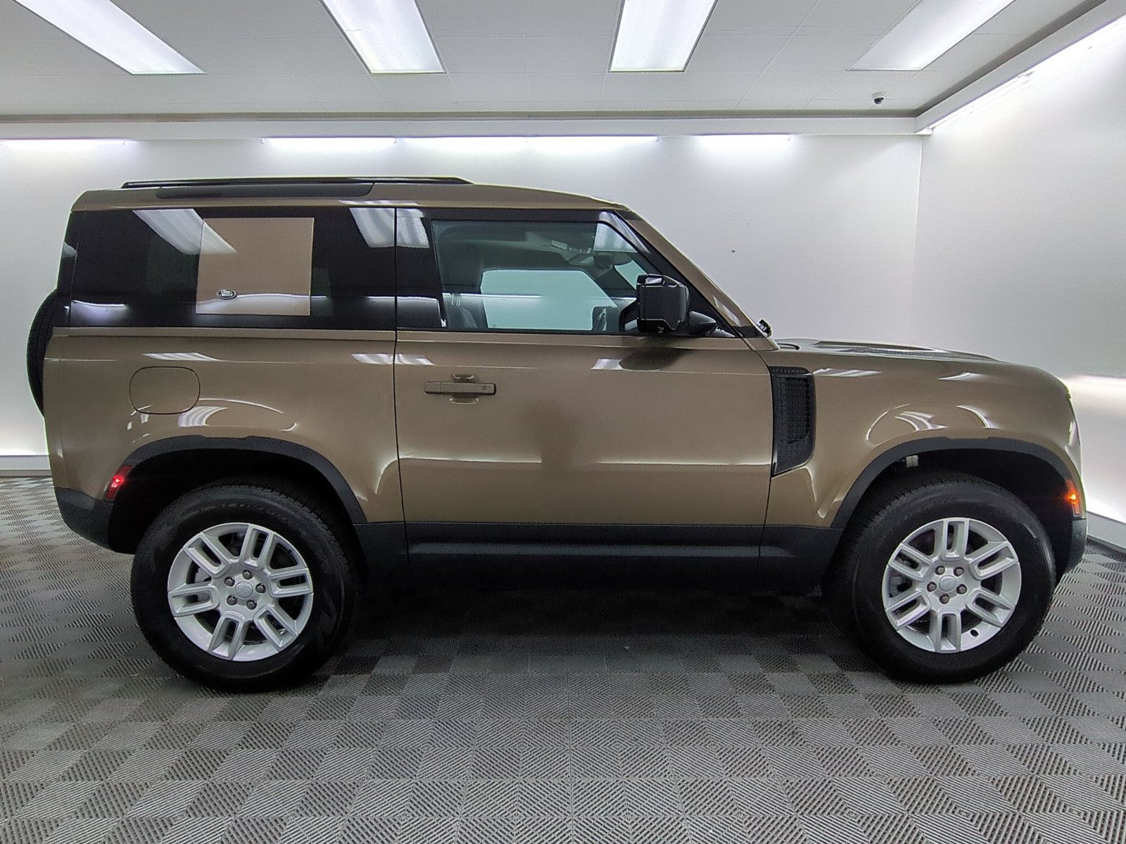 Used 2023 Land Rover Defender 90 S AWD/4WD image 8