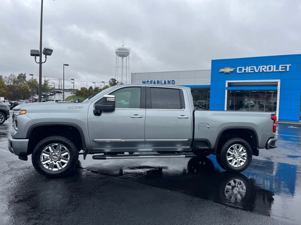 Used 2024 Chevrolet Silverado 2500 High Country w/ High Country Premium Package image 2