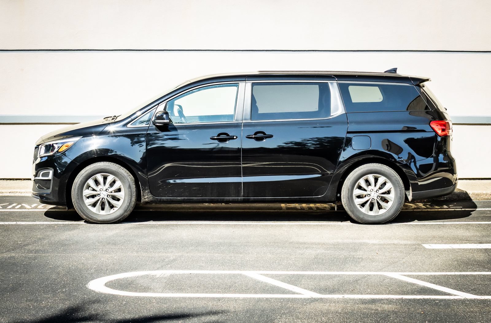 Used 2020 Kia Sedona LX FWD image 4