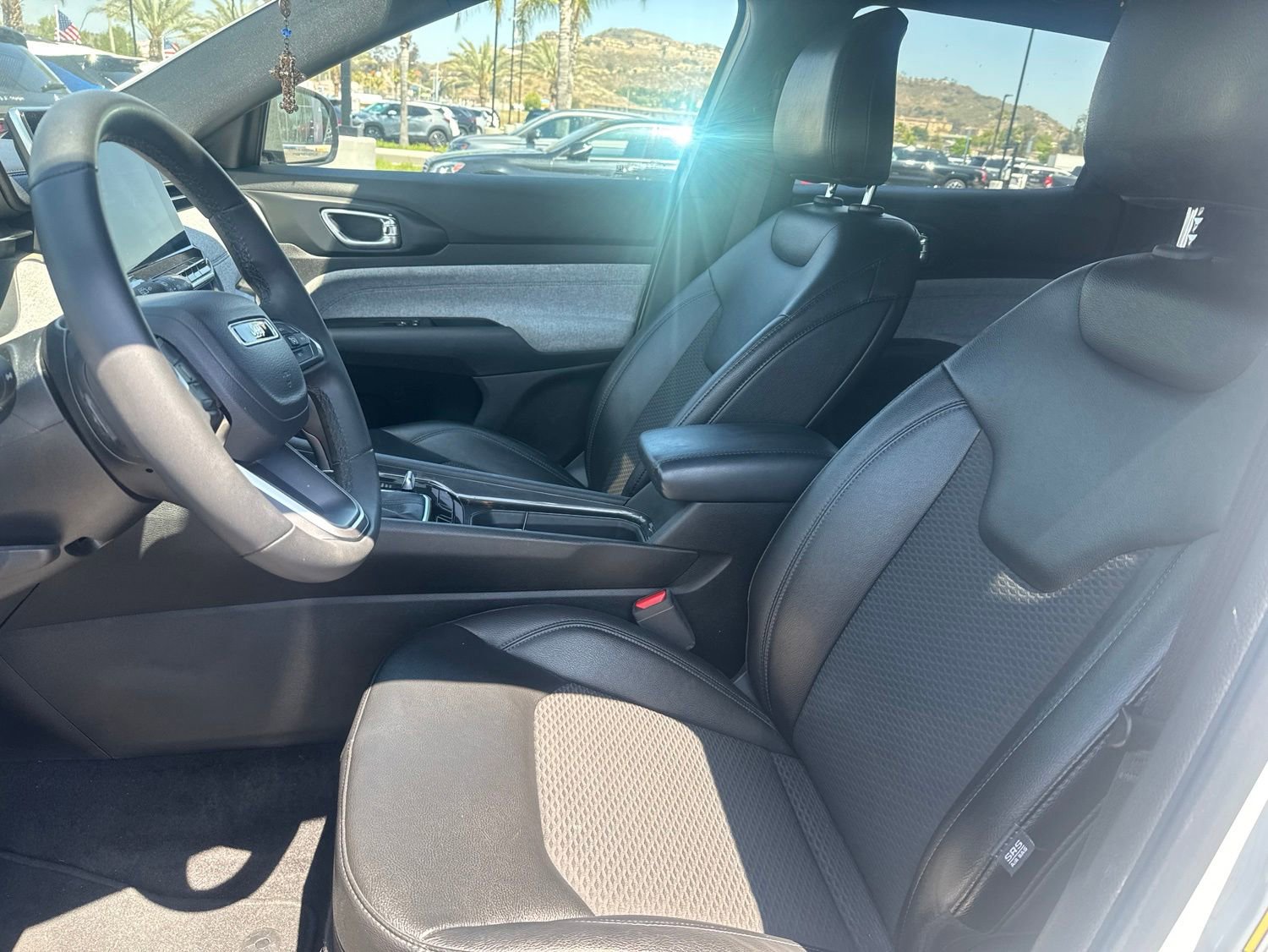 Used 2024 Jeep Compass Latitude AWD/4WD image 7
