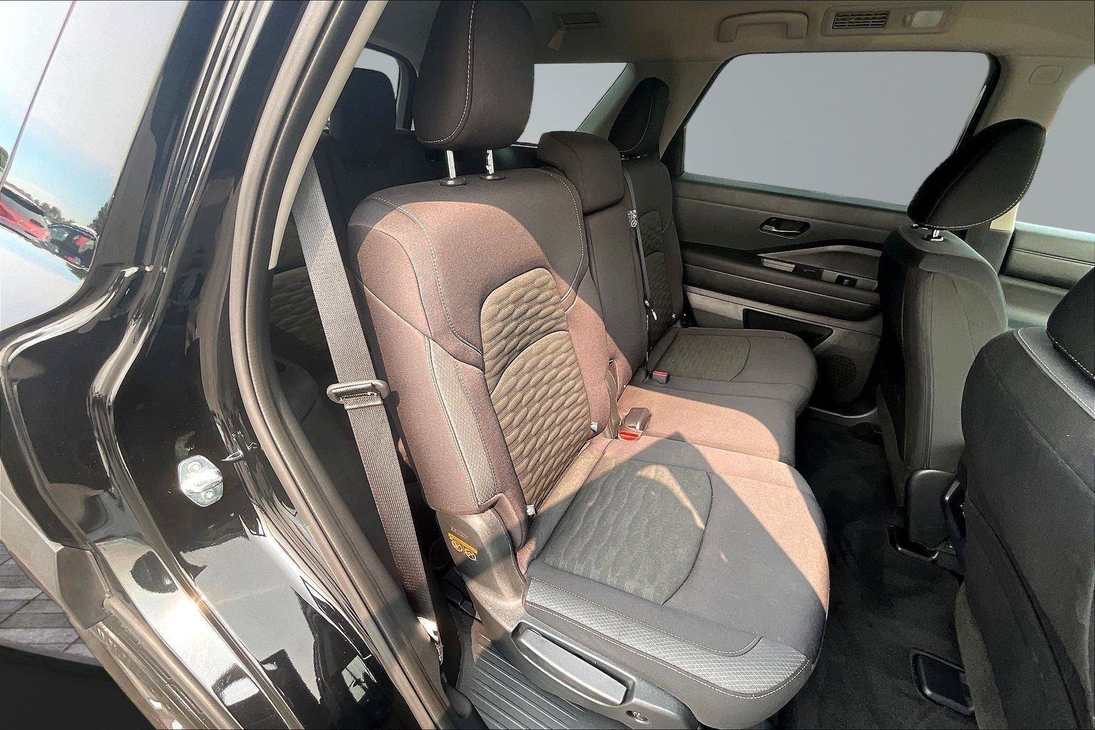 Certified 2025 Nissan Pathfinder S FWD image 27