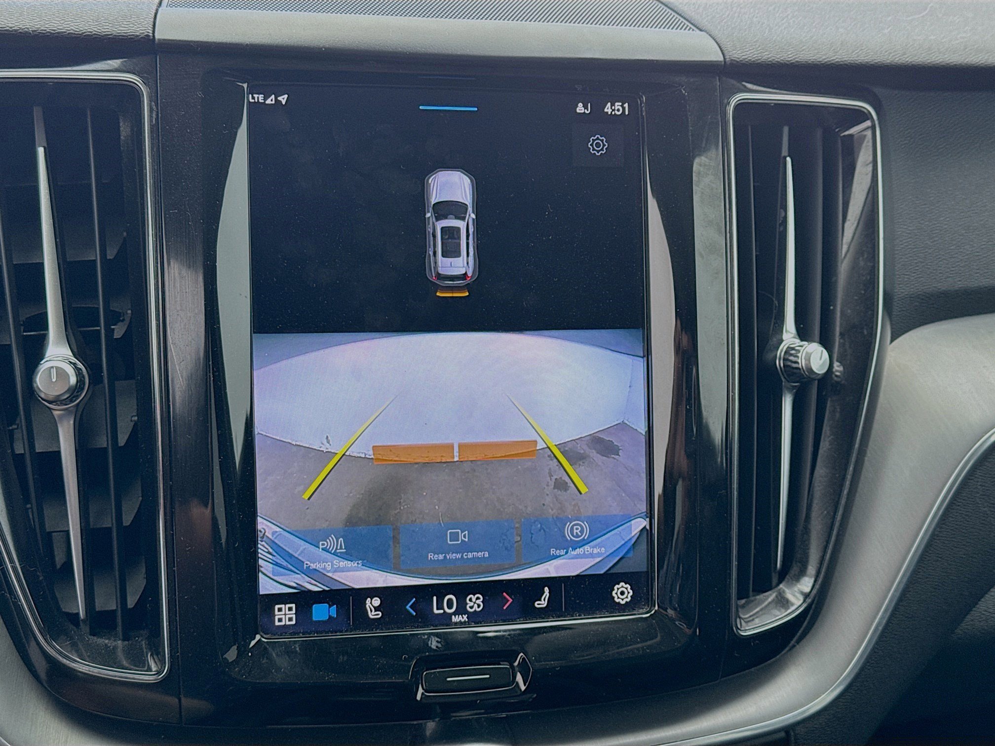 Used 2023 Volvo XC60 B5 Core w/ Climate Package image 10