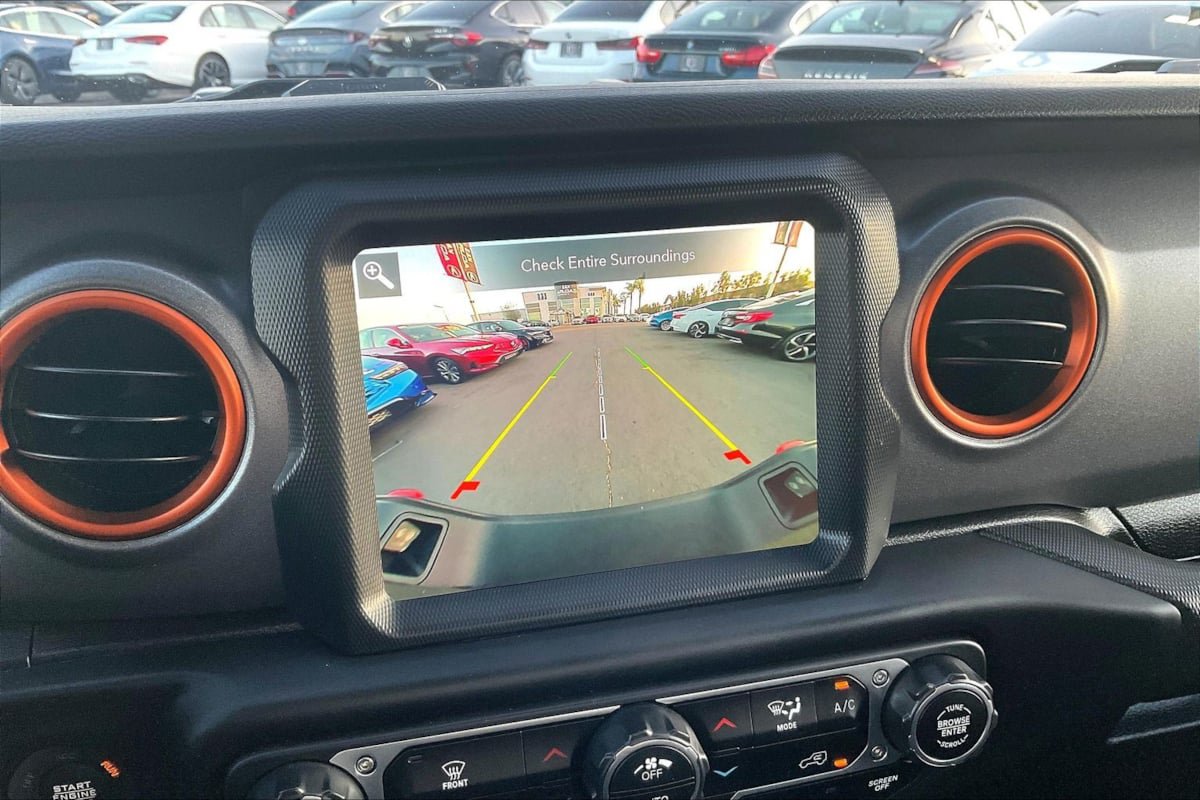 Used 2023 Jeep Gladiator Mojave w/ Trailer Tow Package AWD/4WD image 18