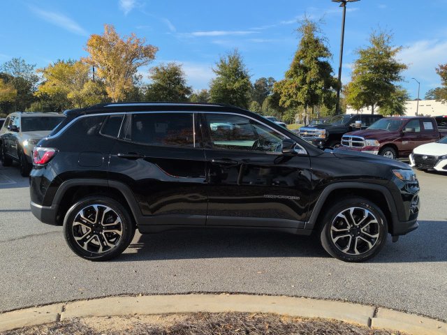 Certified 2022 Jeep Compass Limited AWD/4WD image 3