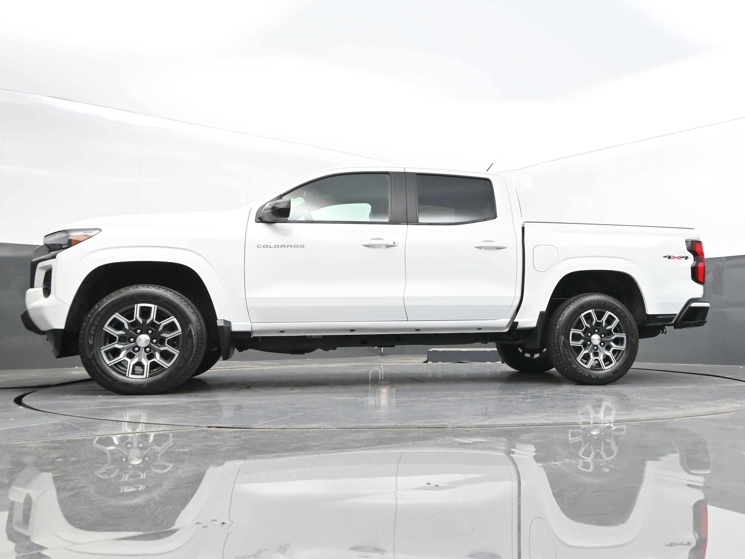 Used 2023 Chevrolet Colorado LT w/ LT Convenience Package III AWD/4WD image 40