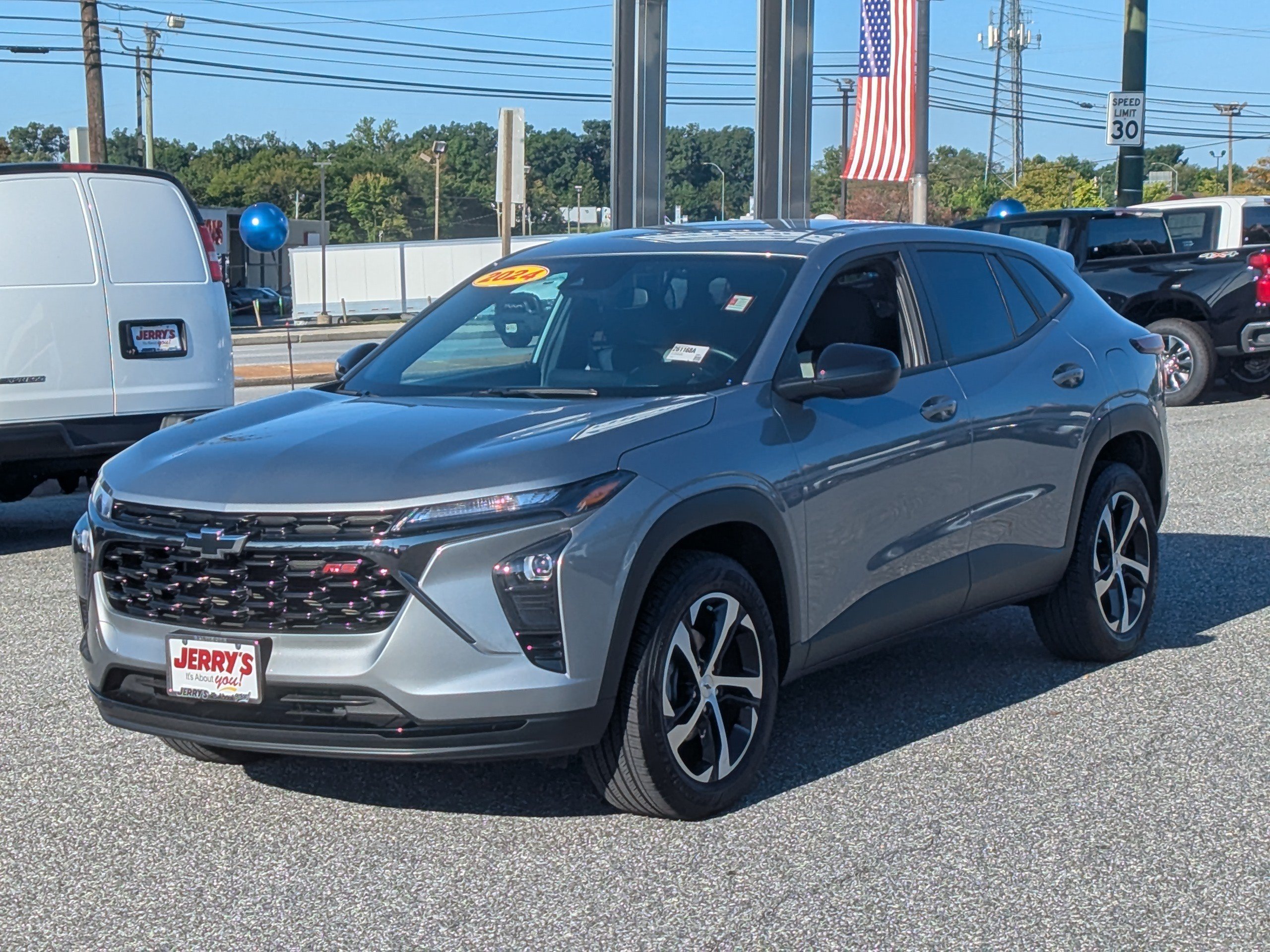 Used 2024 Chevrolet Trax RS w/ Driver Confidence Package FWD image 4