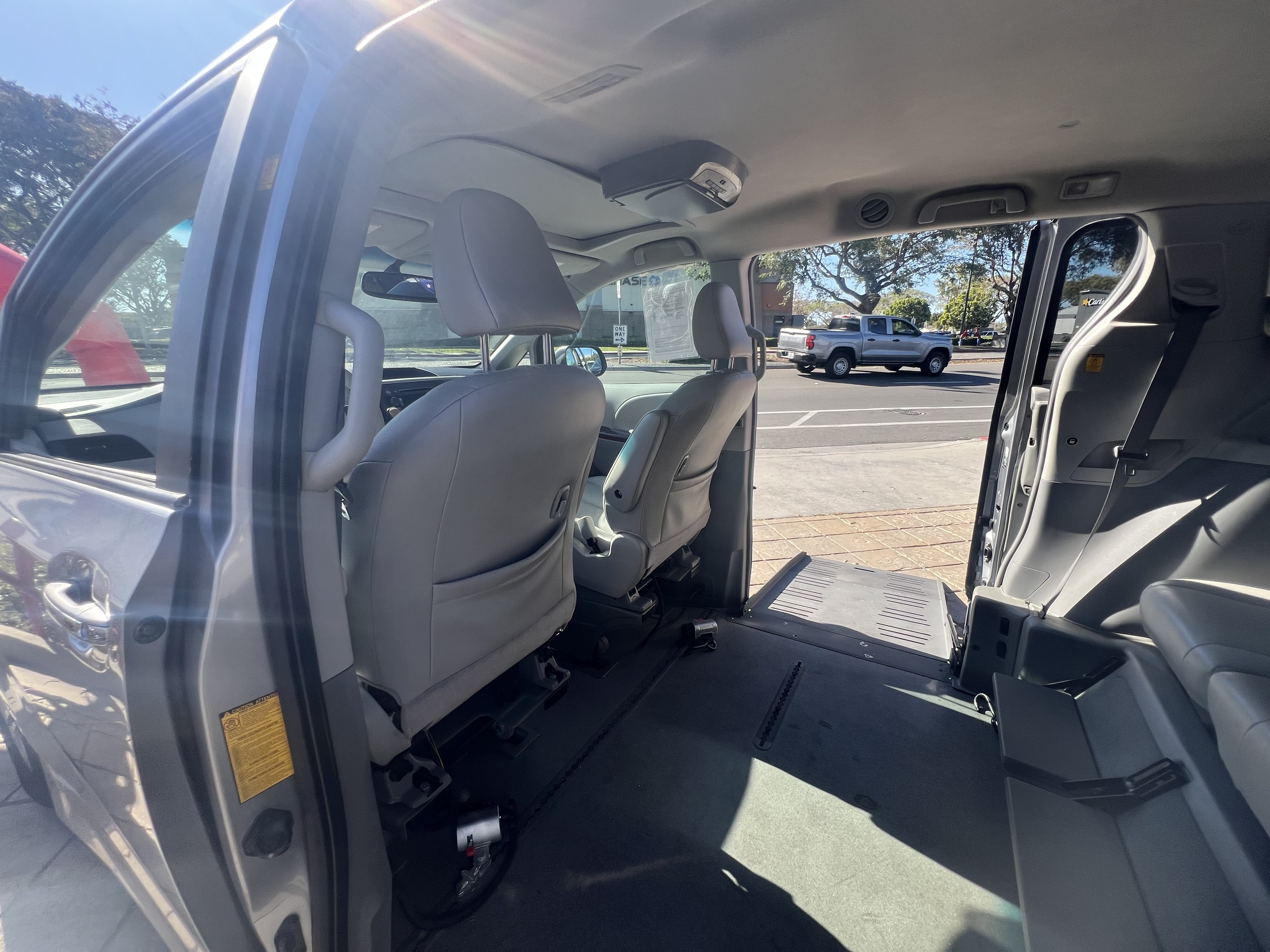 Used 2011 Toyota Sienna XLE FWD image 14