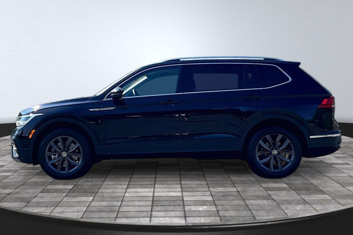 Used 2023 Volkswagen Tiguan SE w/ Panoramic Sunroof Package AWD/4WD image 4