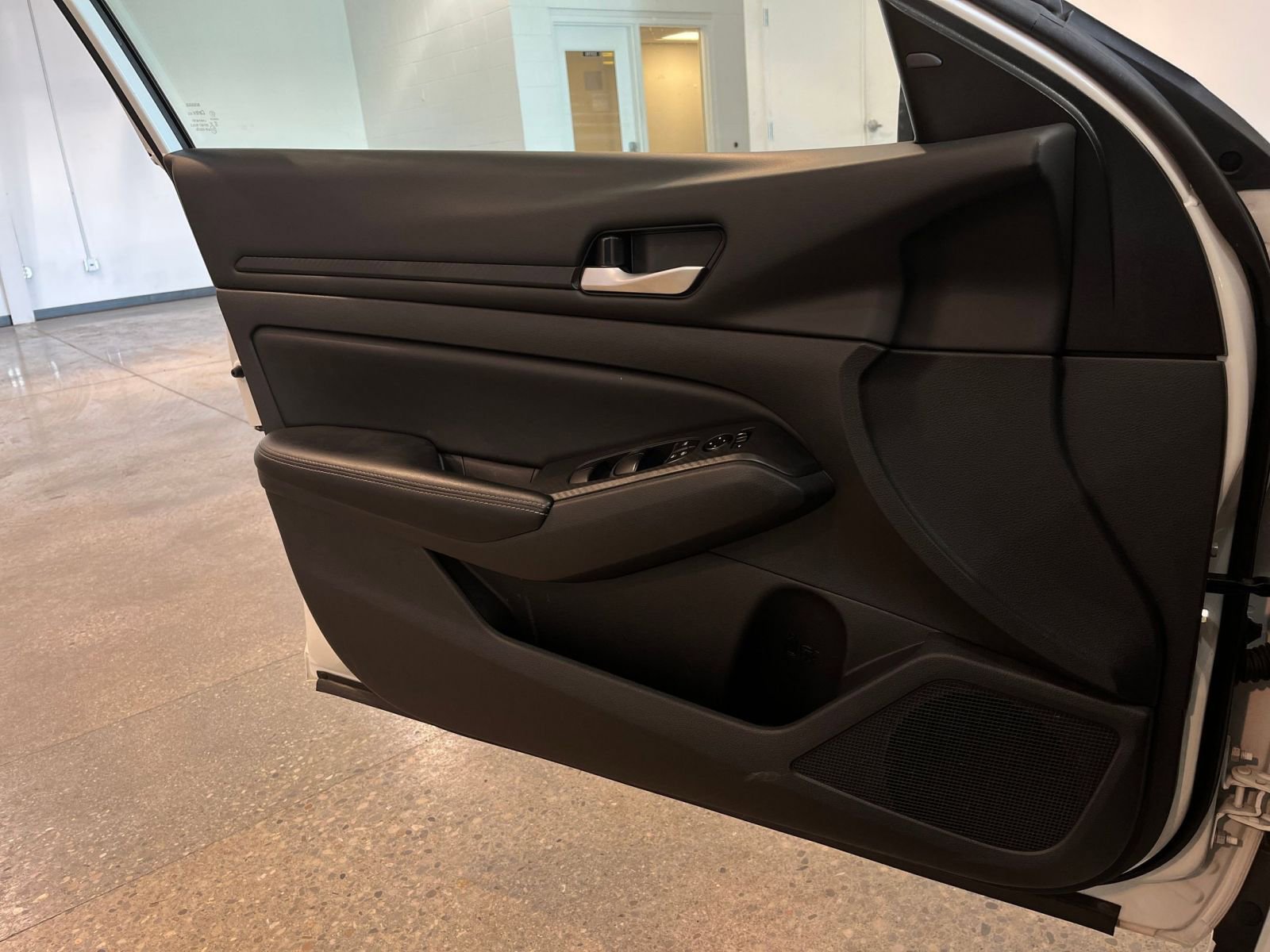 Used 2025 Nissan Altima 2.5 SV image 18