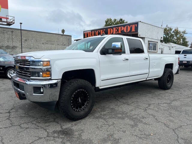 Used 2015 Chevrolet Silverado 2500 LTZ w/ Duramax Plus Package image 3