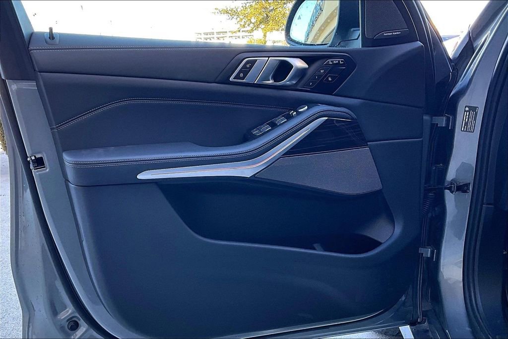 Used 2024 BMW X7 xDrive40i image 23