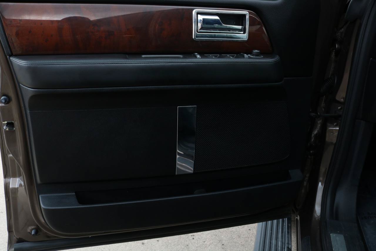 Used 2017 Lincoln Navigator Select AWD/4WD image 18