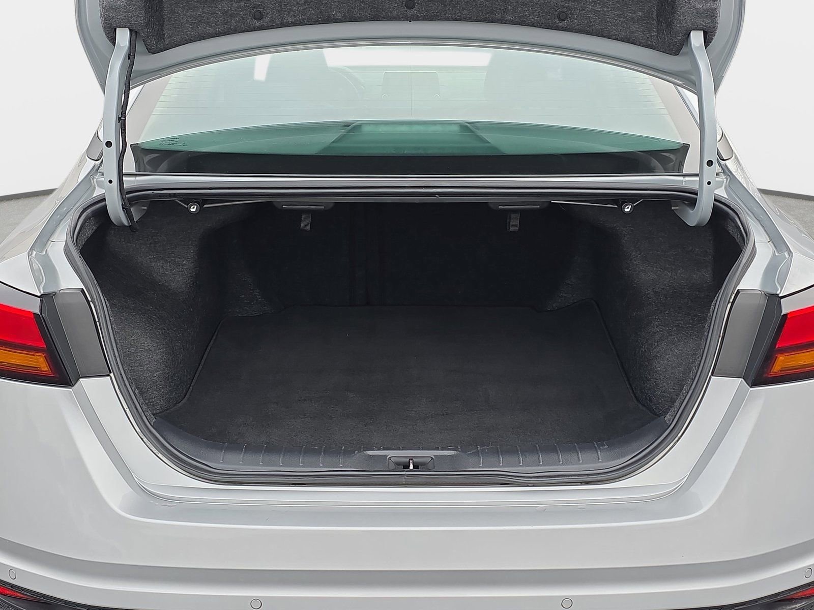 Used 2024 Nissan Altima 2.5 SV image 12