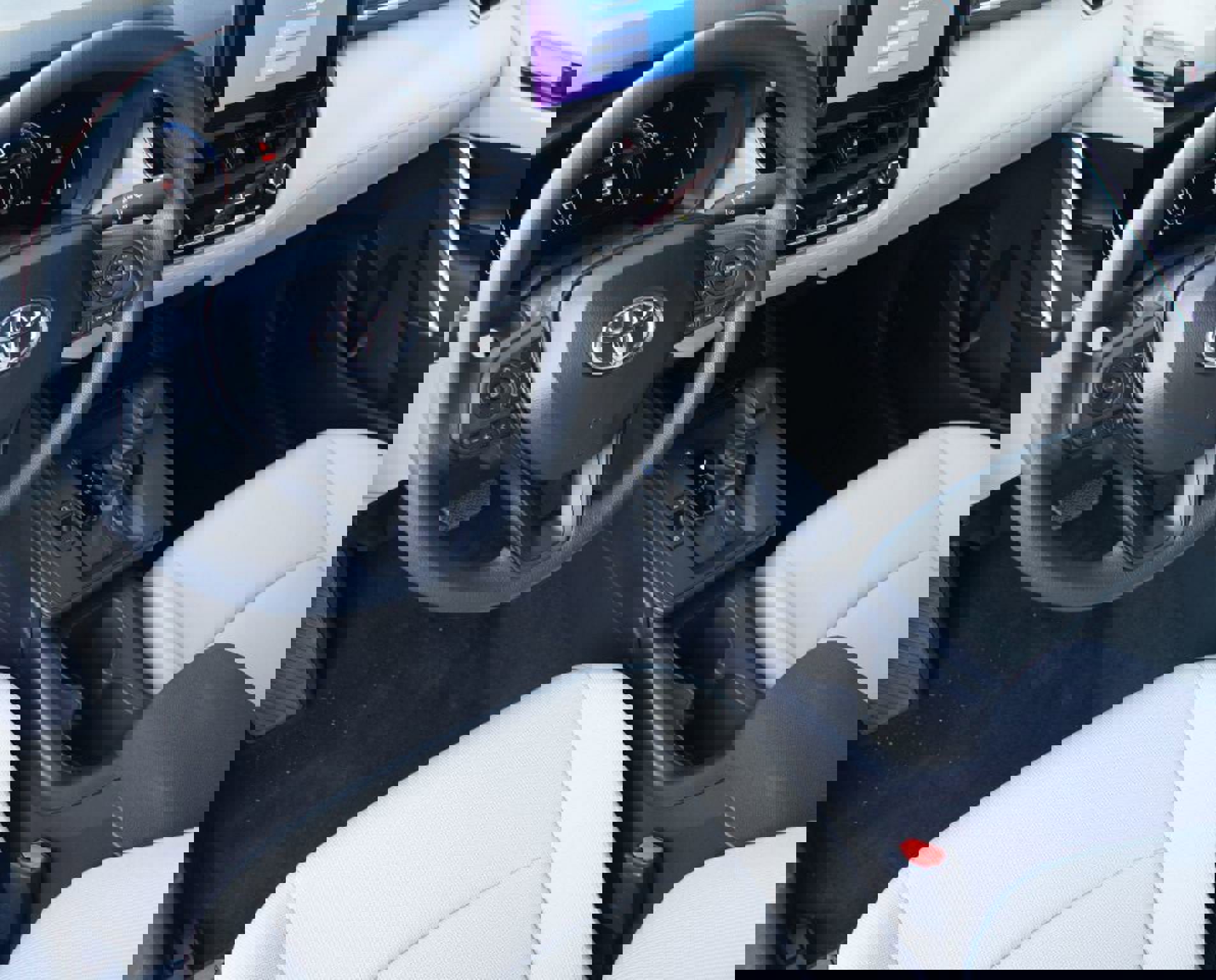 New 2026 Toyota Corolla Cross L image 18