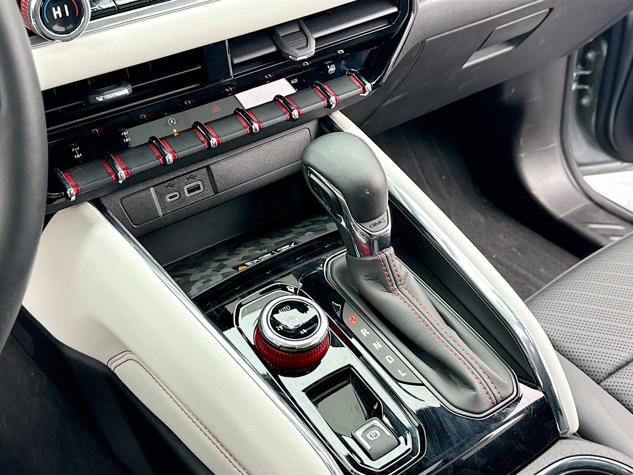 Used 2024 GMC Canyon AT4X image 11