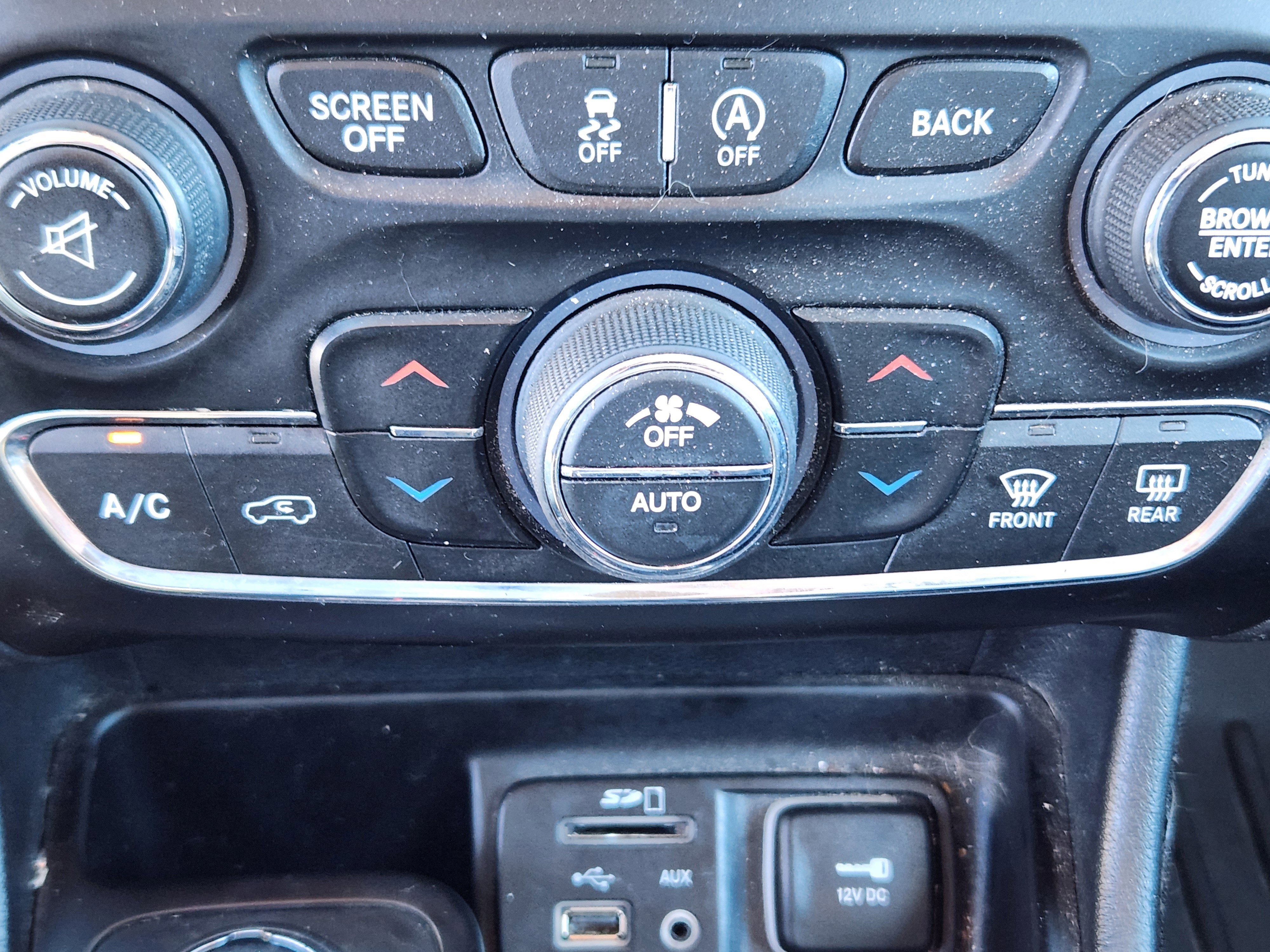 Used 2016 Jeep Cherokee Limited w/ Luxury Group image 15