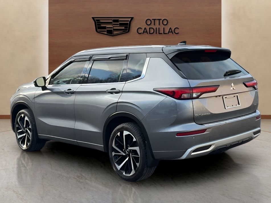 Used 2023 Mitsubishi Outlander SEL image 3