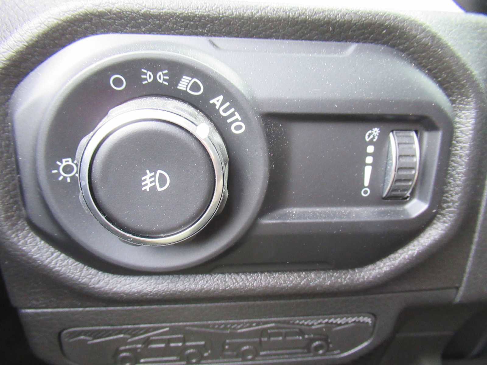 Used 2025 Jeep Wrangler Sport S image 28