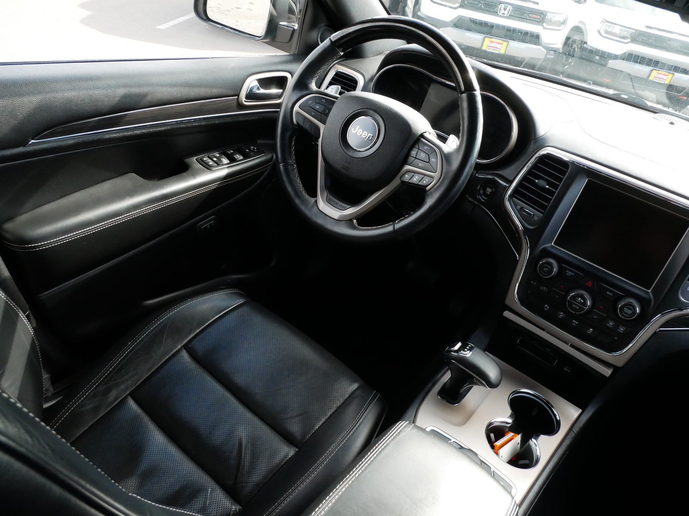 Used 2014 Jeep Grand Cherokee Overland w/ Advanced Technology Group AWD/4WD image 8
