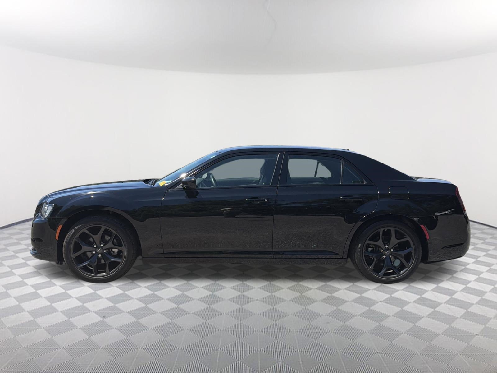 Used 2022 Chrysler 300 Touring w/ Sport Appearance Package RWD image 2