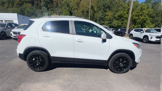 Used 2022 Chevrolet Trax LT w/ Sport Edition image 9