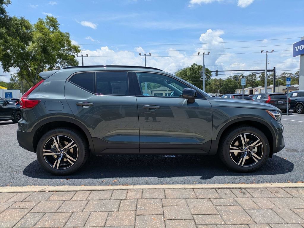New 2026 Volvo XC40 B5 Core AWD/4WD image 7