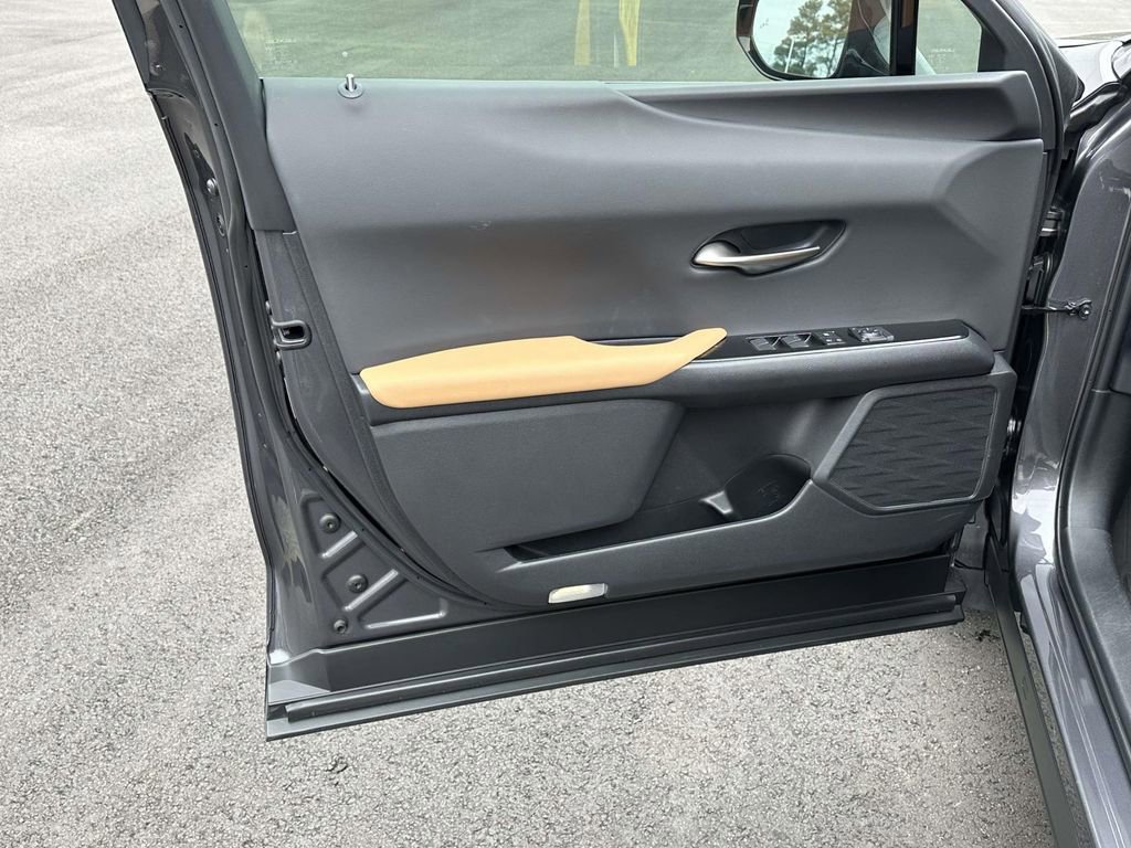 Used 2023 Lexus UX 250h FWD w/ Accessory Package (Z2) image 5
