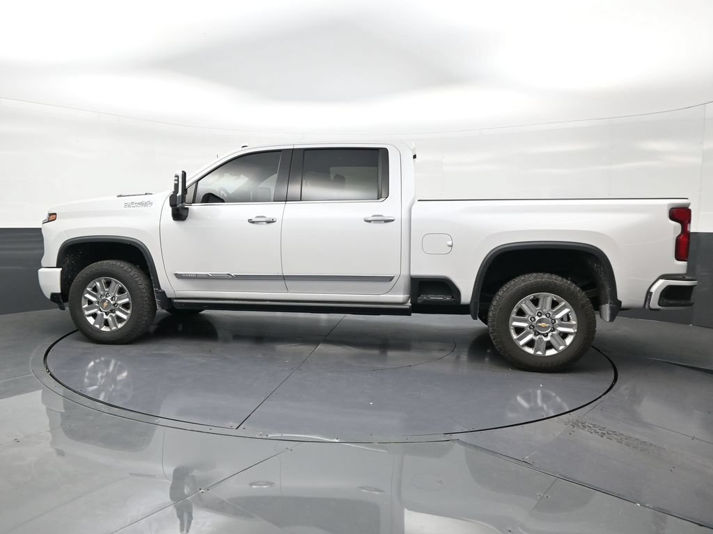 Used 2024 Chevrolet Silverado 3500 High Country w/ High Country Premium Package AWD/4WD image 2