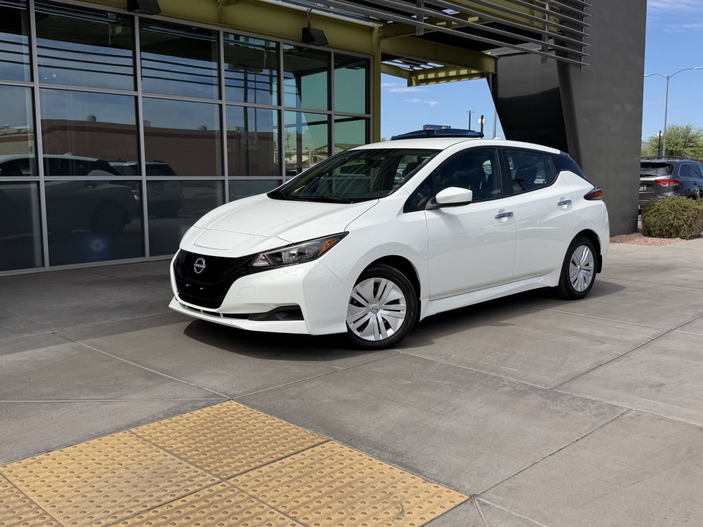 Used 2025 Nissan Leaf S FWD image 1