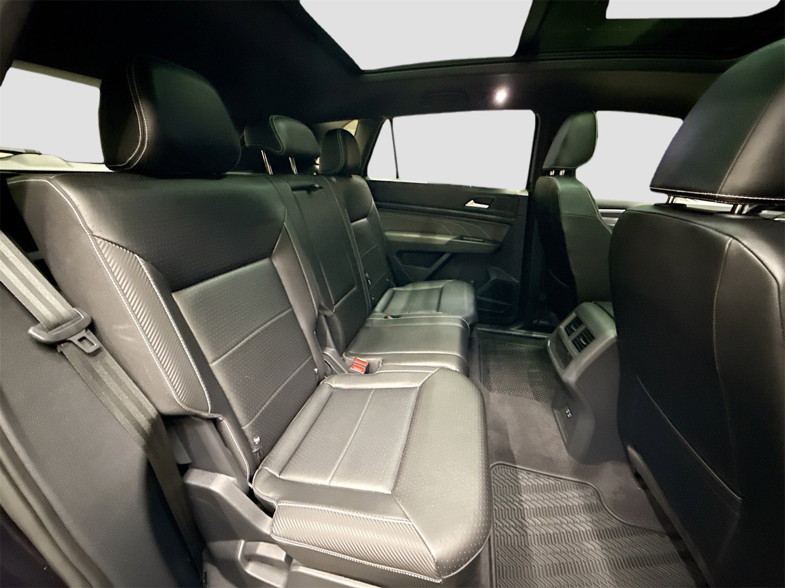 Used 2022 Volkswagen Atlas Cross Sport SEL R-Line image 28