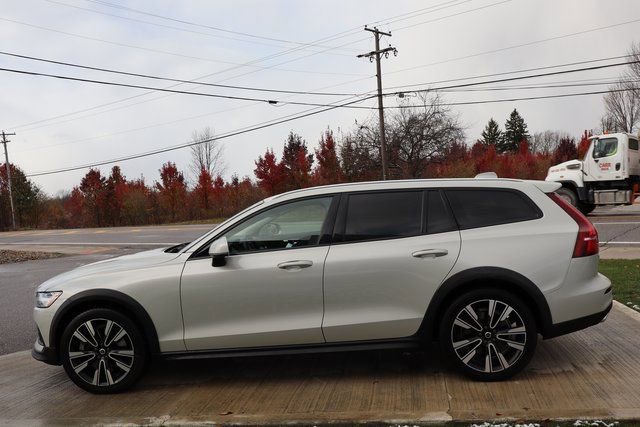 Used 2021 Volvo V60 T5 Cross Country w/ Climate Package image 27