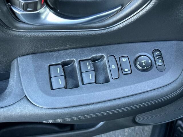 Used 2023 Honda HR-V LX image 12
