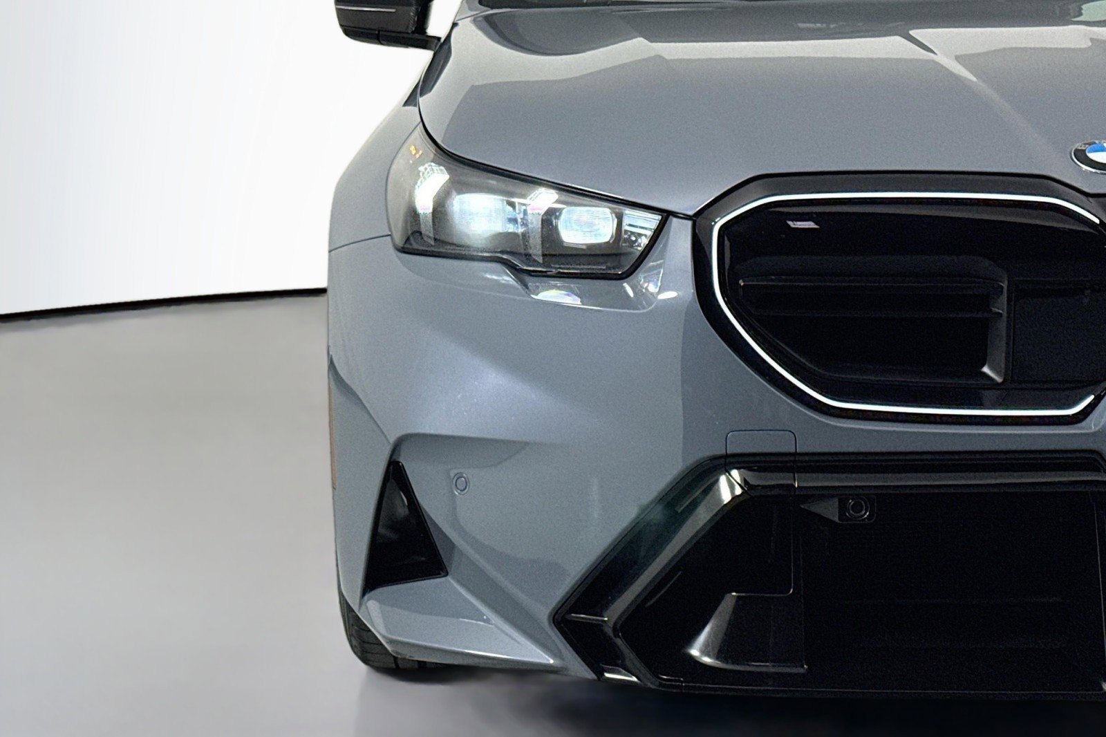 Used 2025 BMW M5 w/ Carbon Package image 14