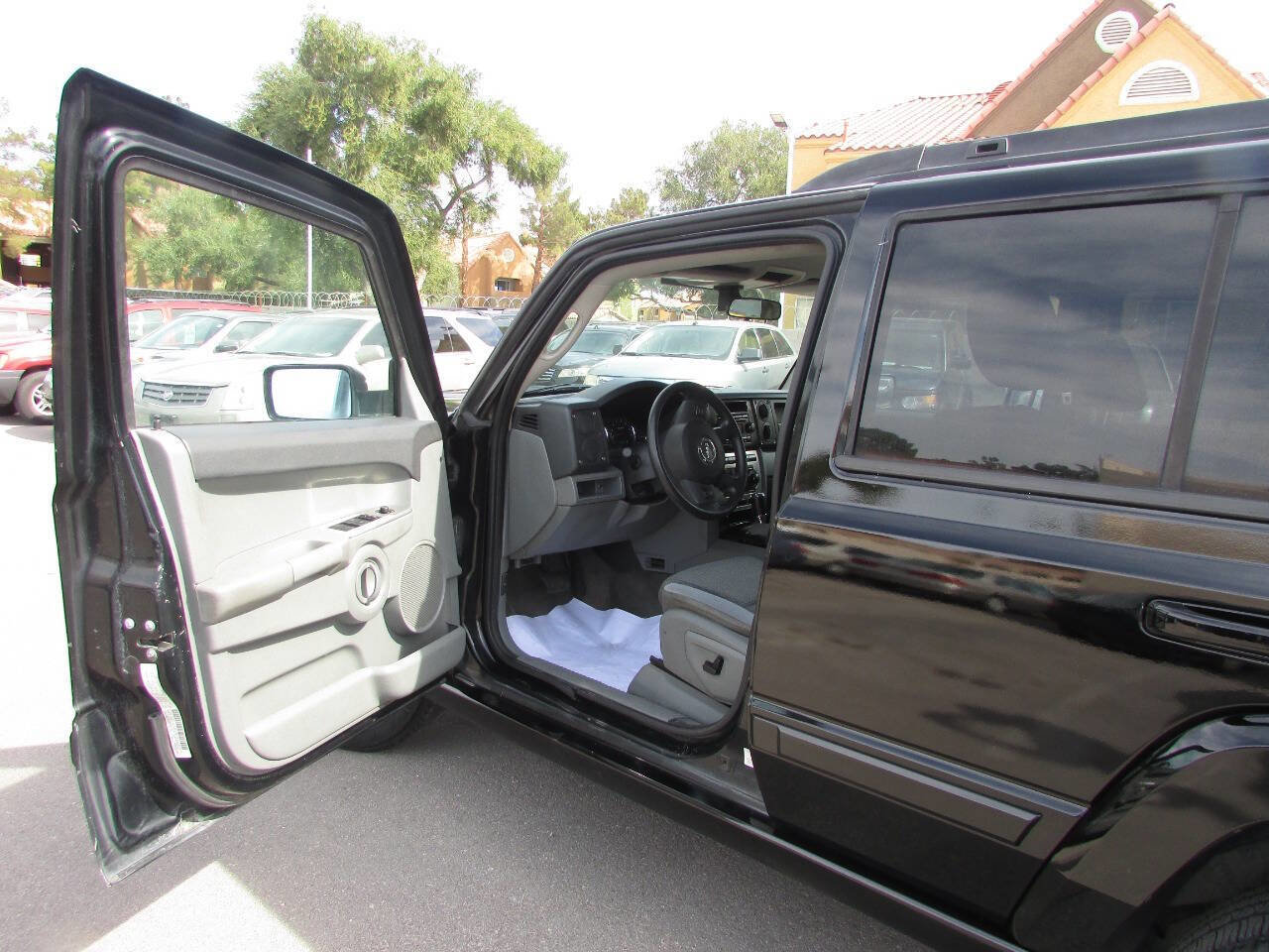 Used 2007 Jeep Commander Sport image 9