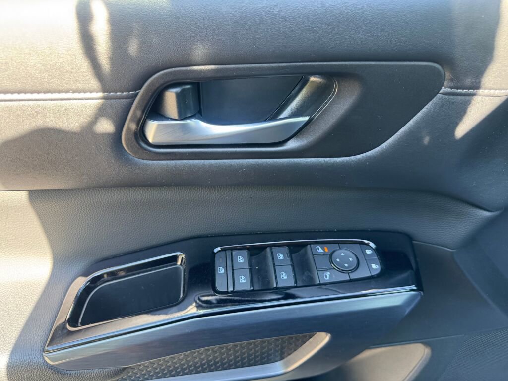 Used 2024 Nissan Pathfinder SL image 9