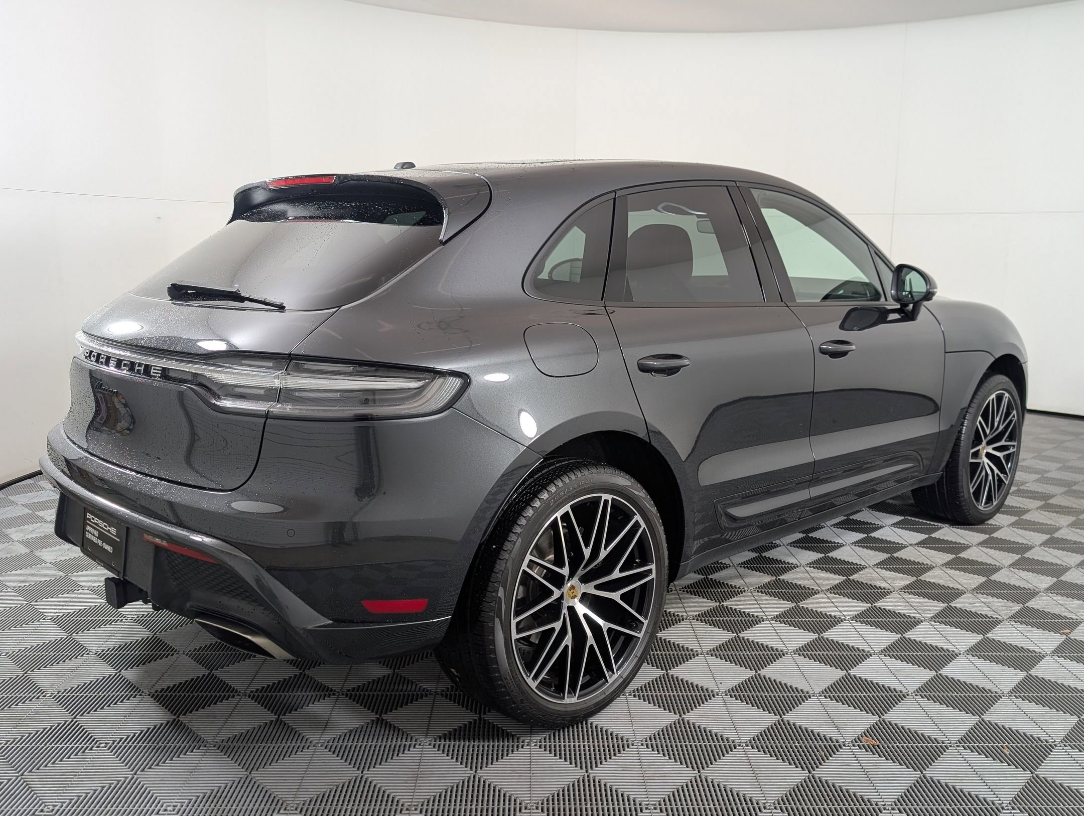 Used 2025 Porsche Macan image 10
