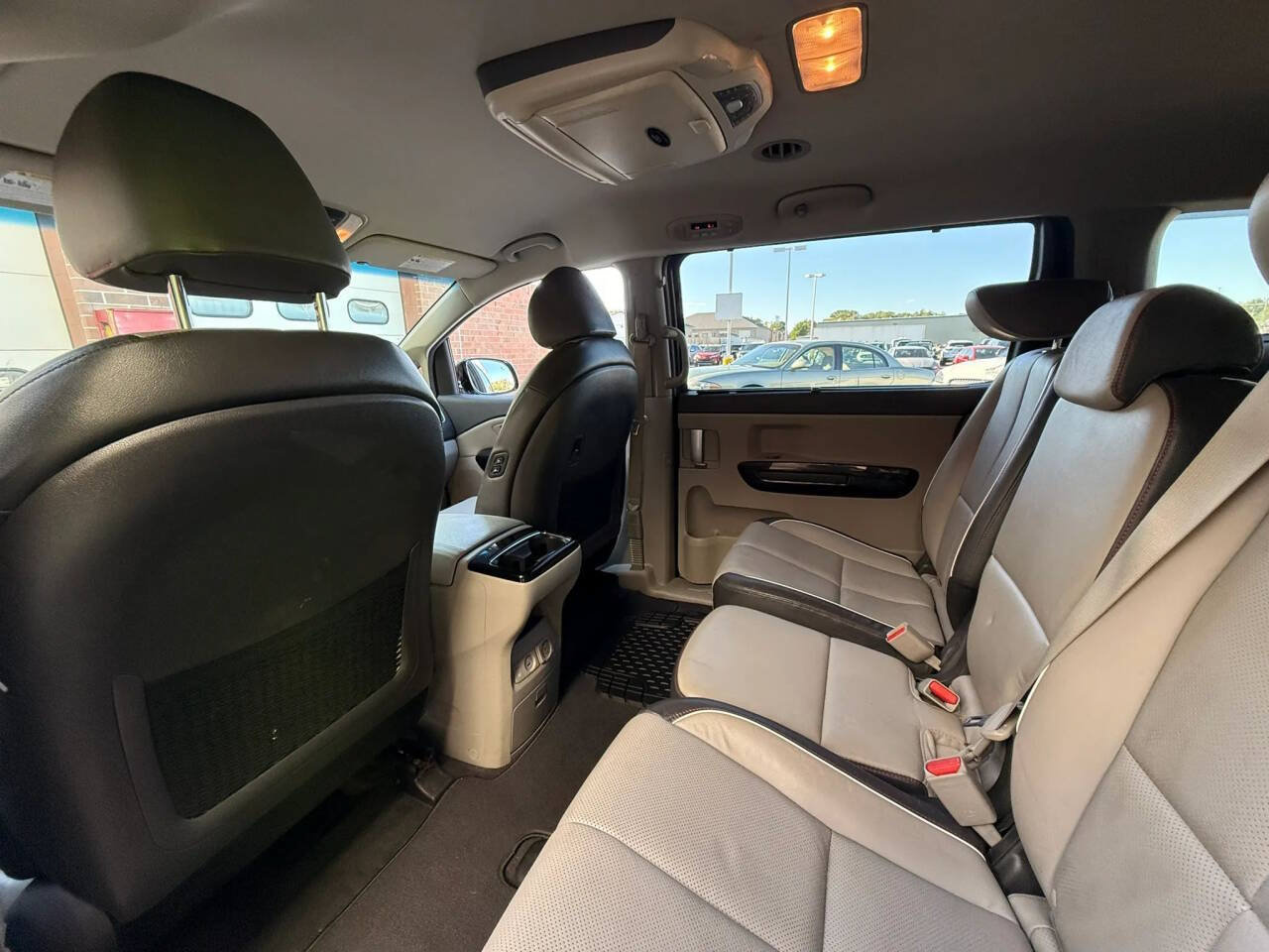 Used 2018 Kia Sedona SX FWD image 23