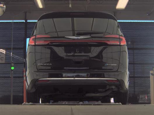 Used 2021 Chrysler Pacifica Touring-L image 6