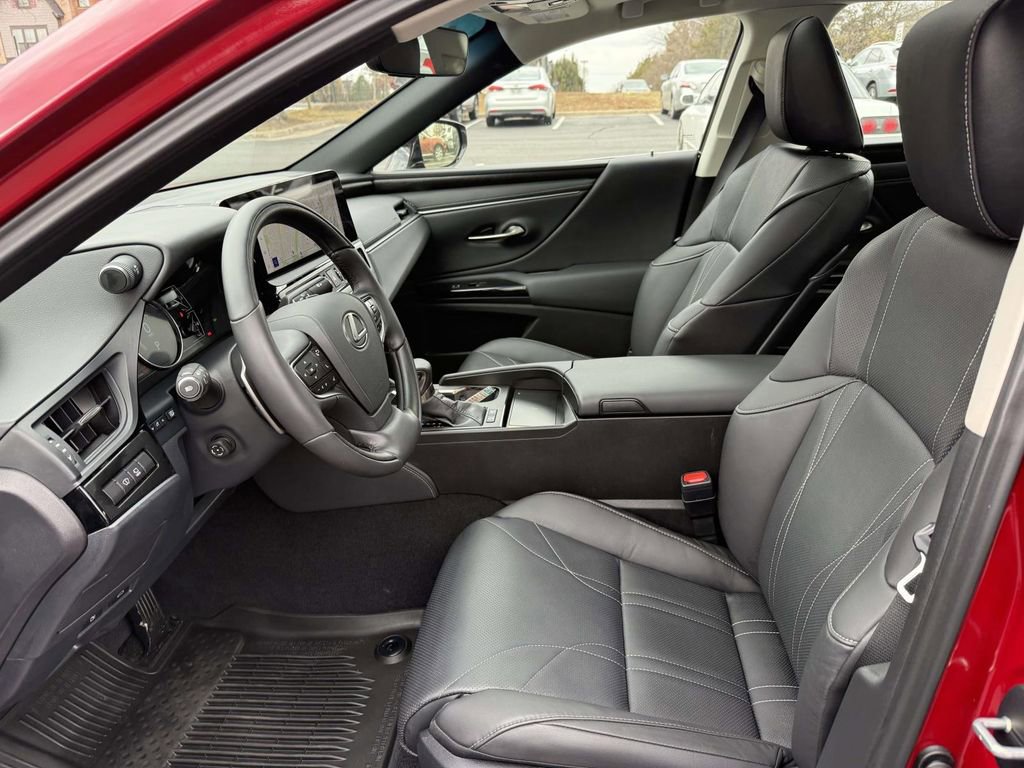 Used 2025 Lexus ES 300h w/ Luxury Package image 13