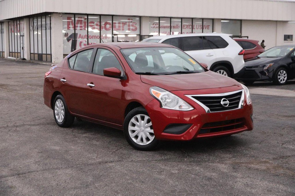 Used 2019 Nissan Versa SV FWD image 2